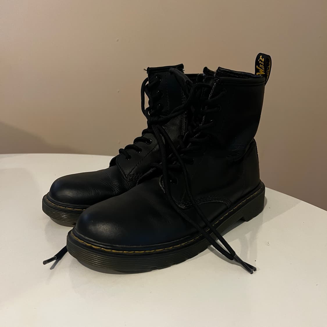 닥터마틴 1460 8홀 부츠 상품이미지1