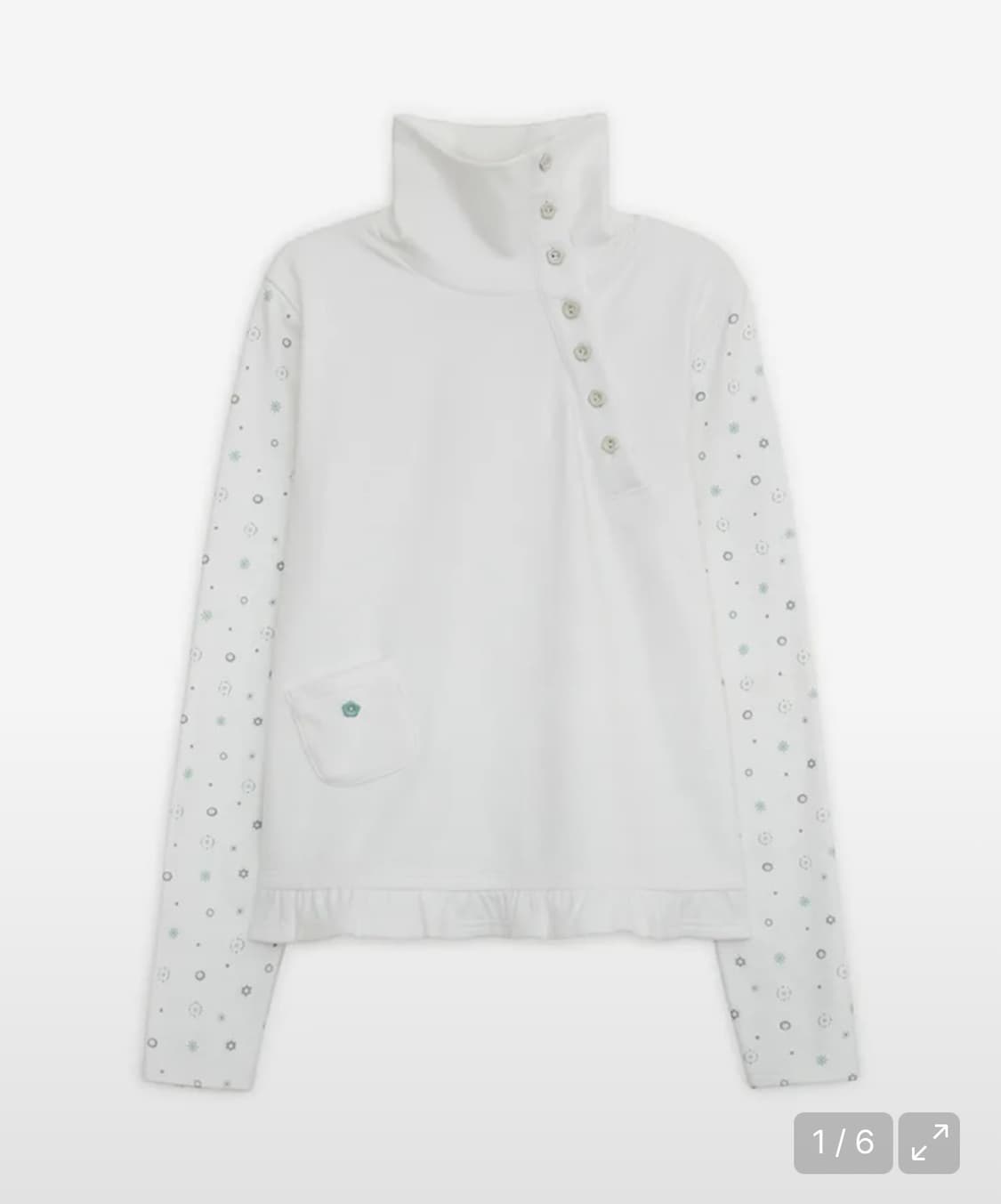 플라워 버튼 폴라 탑 (화이트) 상품이미지1