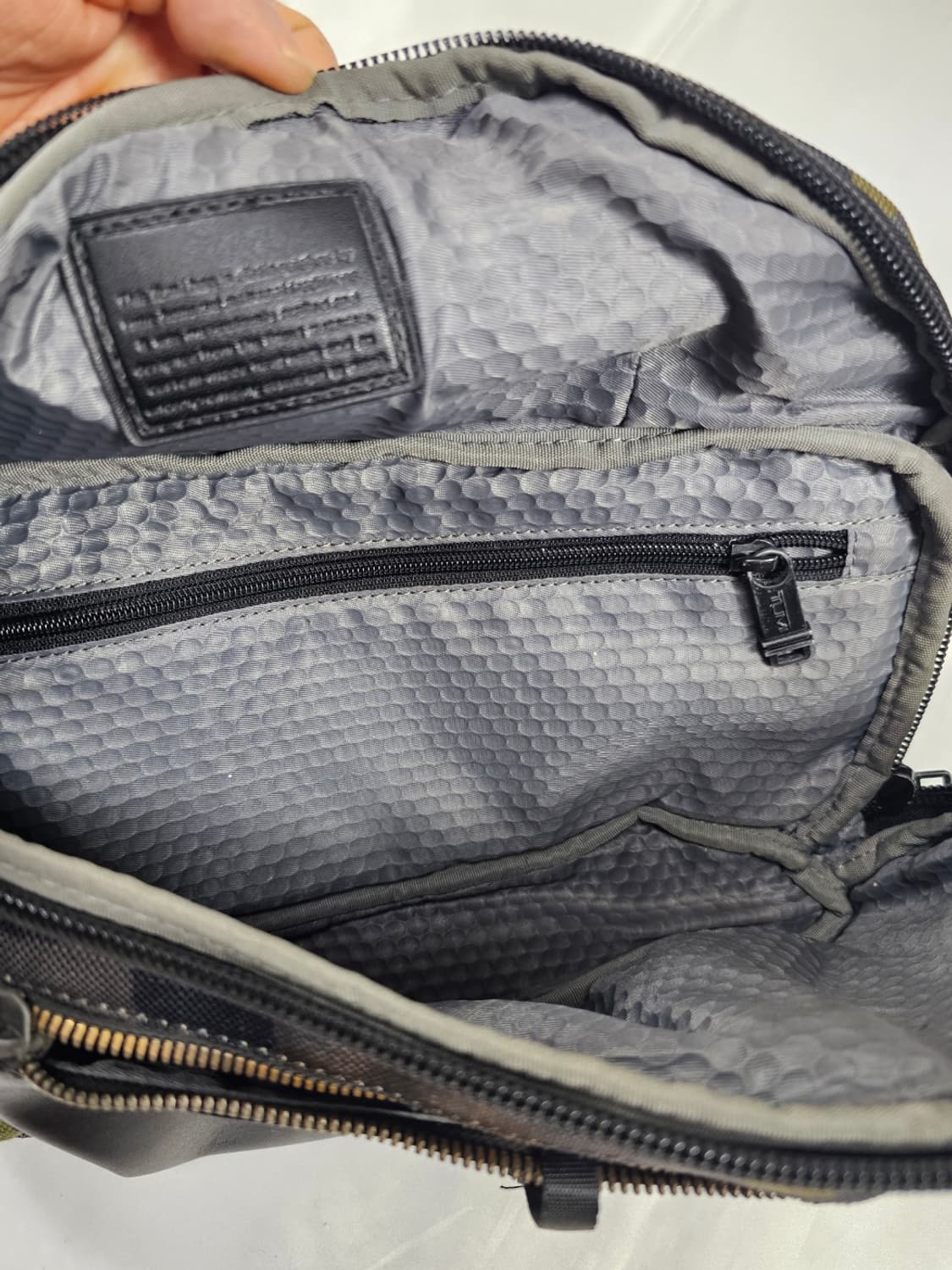 투미카모슬링백 상품이미지7