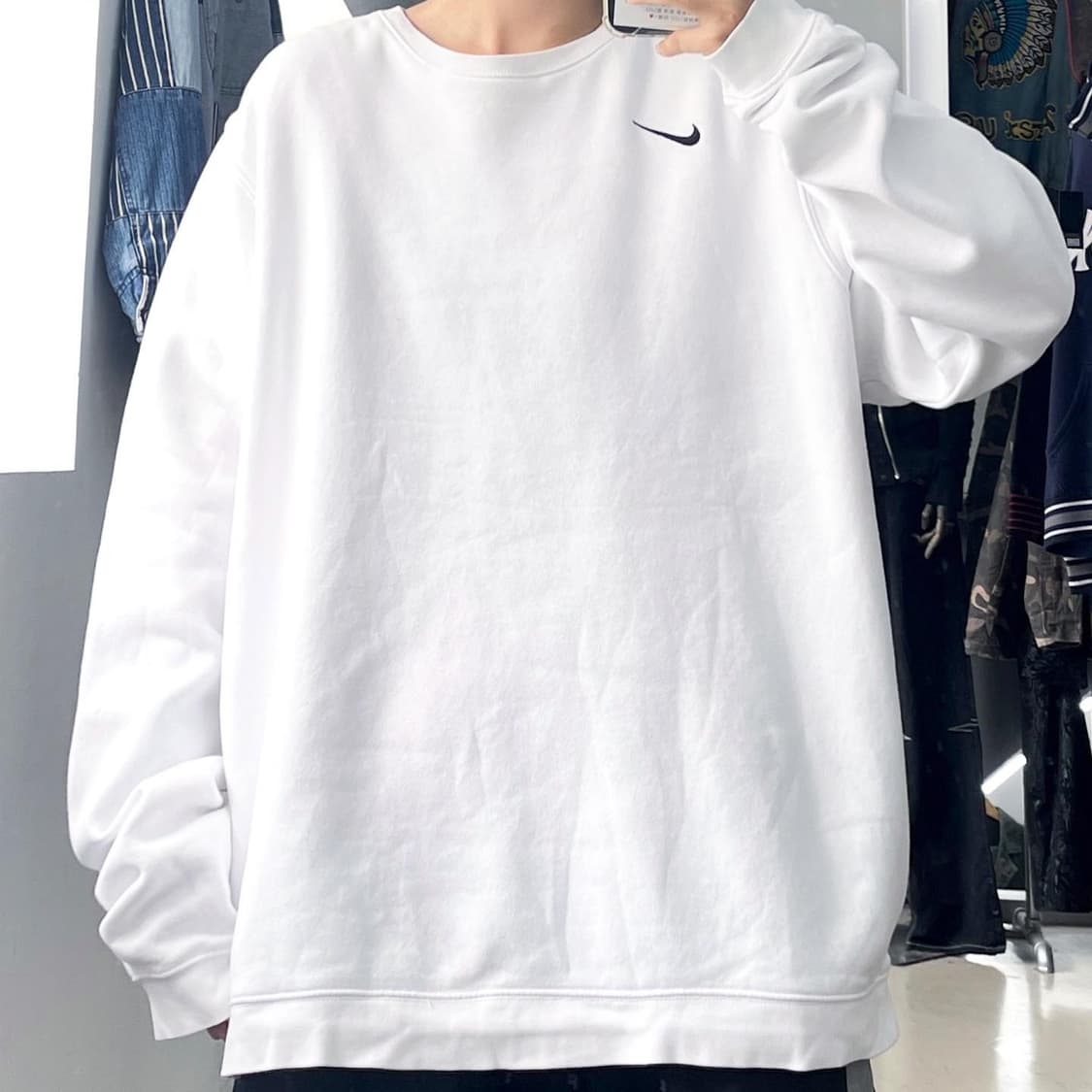 나이키 스우시 오버사이즈 화이트크루넥스웻셔츠 상품이미지1