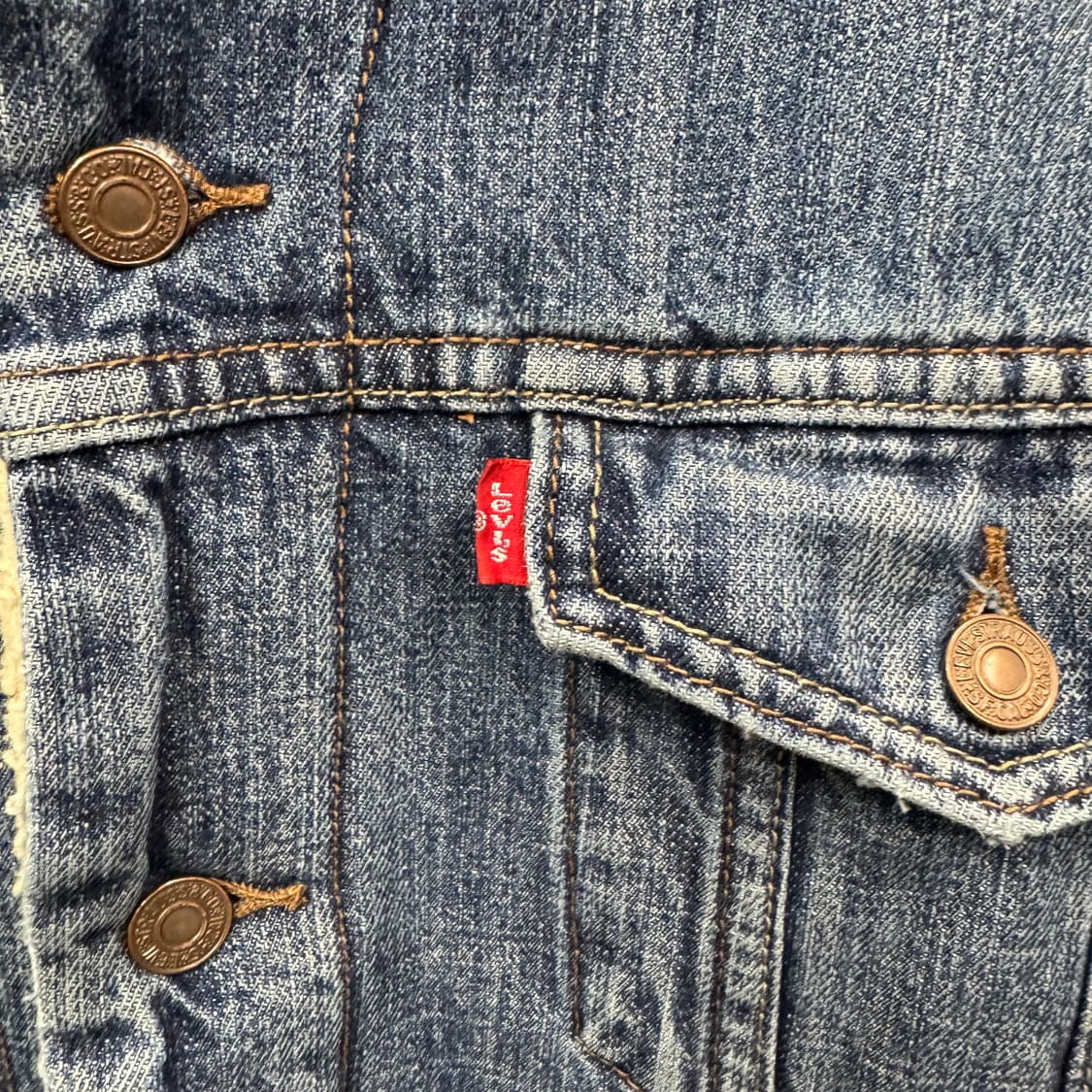 00s 리바이스 빈티지 쉐르파 데님 트러커 자켓 투포켓 디테일 상품이미지5