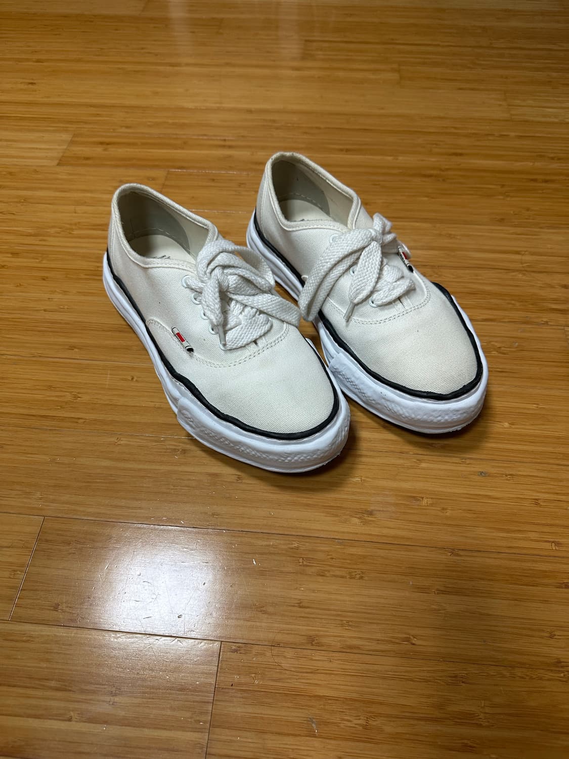 메종 미하라 야스히로 베이커 OG 솔 캔버스 로우 컷 스니커즈 화이트 상품이미지2