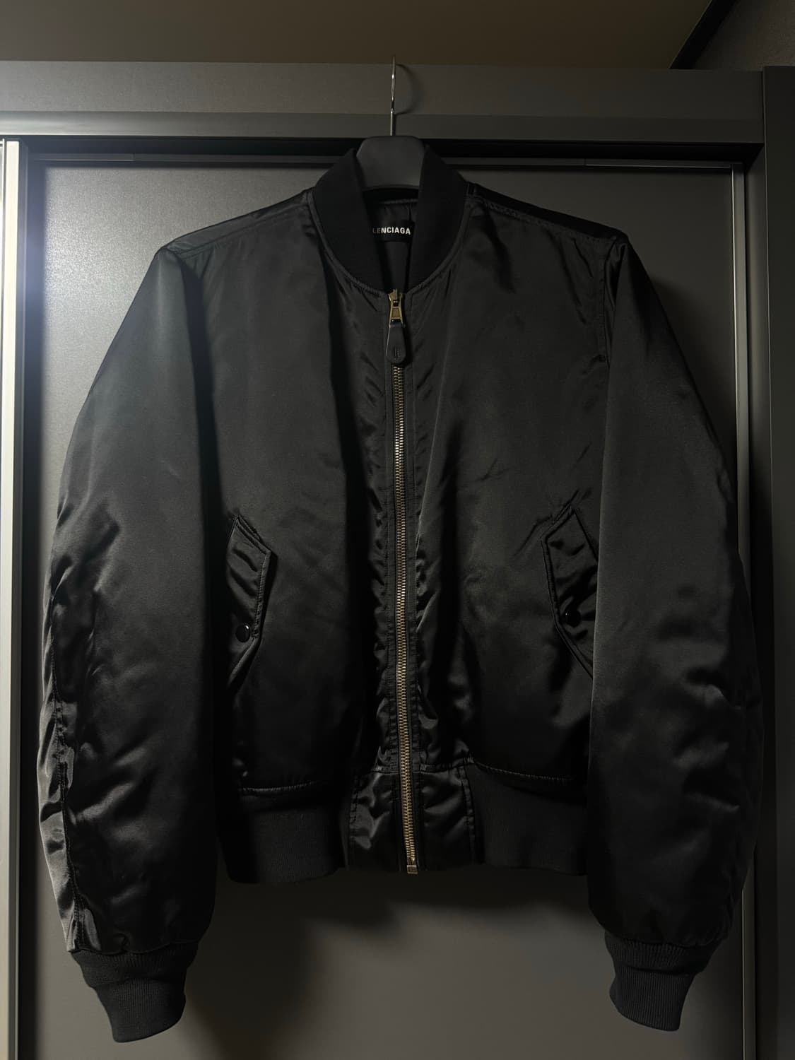 발렌시아가 18s/s 웨이브 로고 MA-1 봄버 자켓 블랙 (44) 상품이미지2