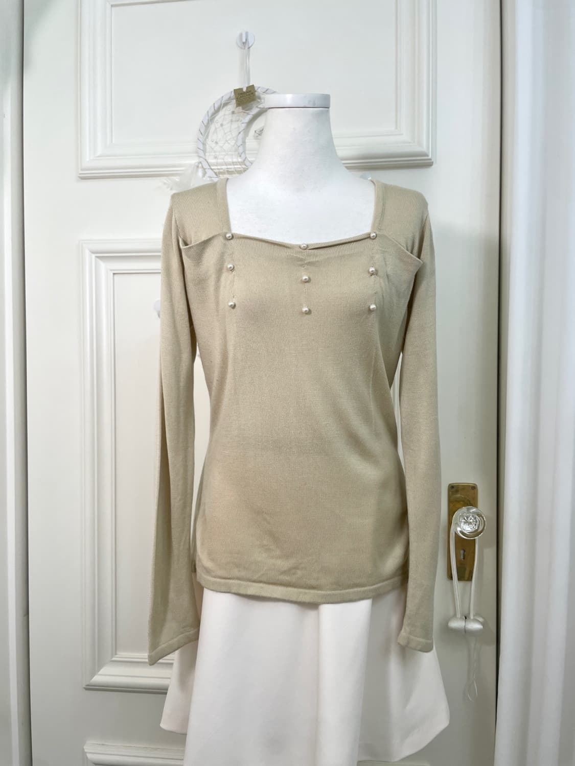 beige pearl point square neck knit top 상품이미지1