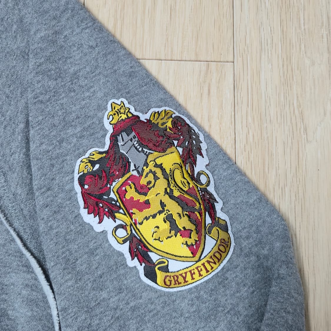 해리포터 그리핀도르 맨투맨 티셔츠 그레이 상품이미지3