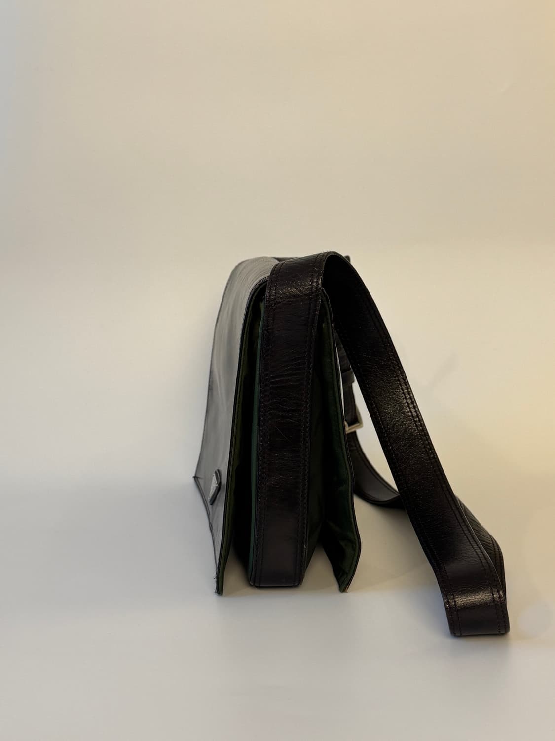 PRADA(프라다) 트라이앵글 크로스바디백 상품이미지2