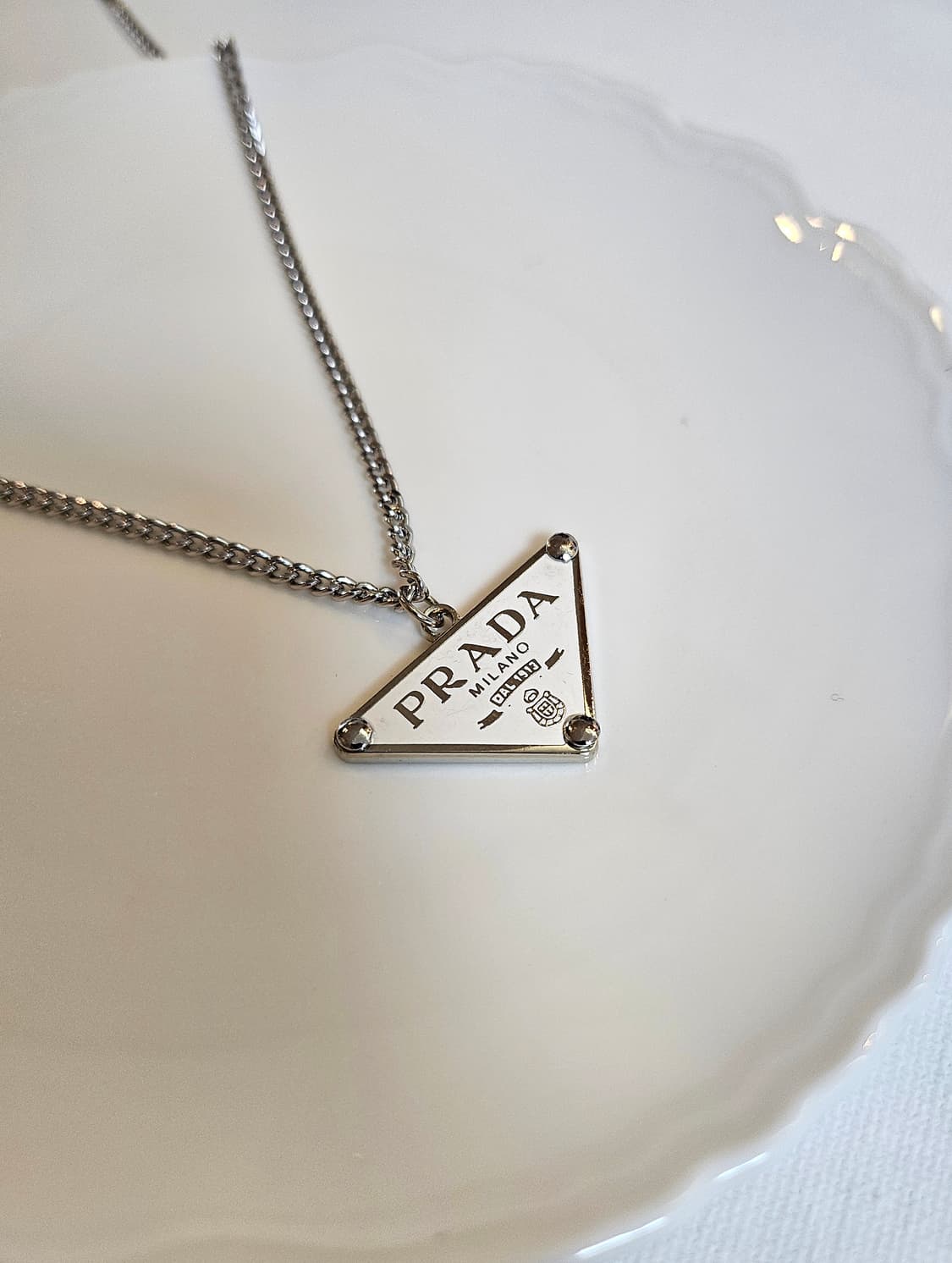 프라다 업사이클링 롱체인 목걸이 화이트 상품이미지2