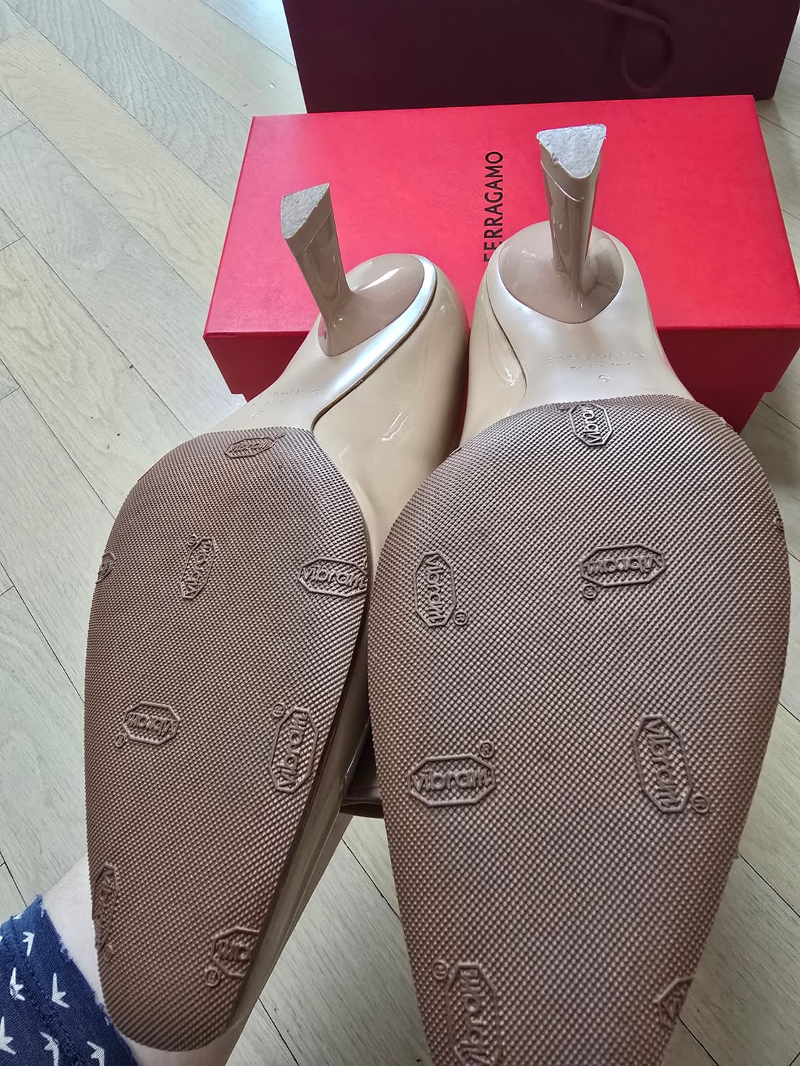 (정품 새상품)페라가모 바라 보우 펌프스 베이지 6사이즈 상품이미지6