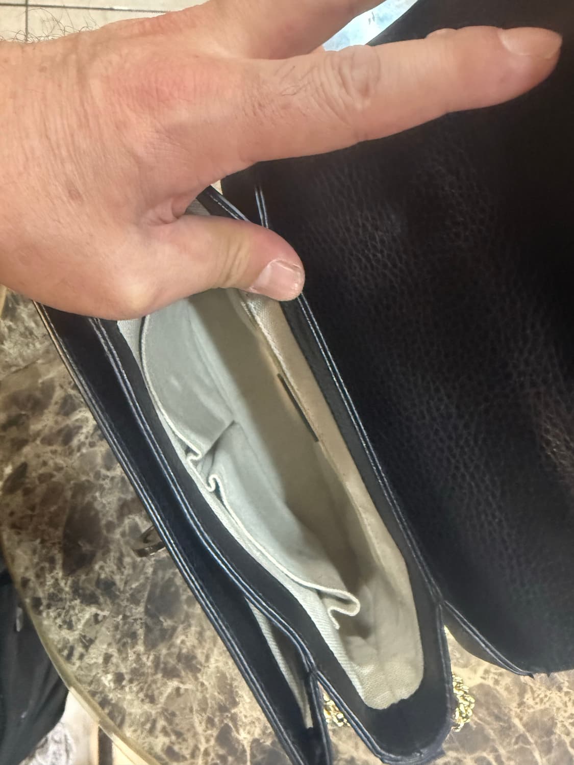 정품 구찌 인터로킹 체인 크로스백 팝니다 상품이미지7