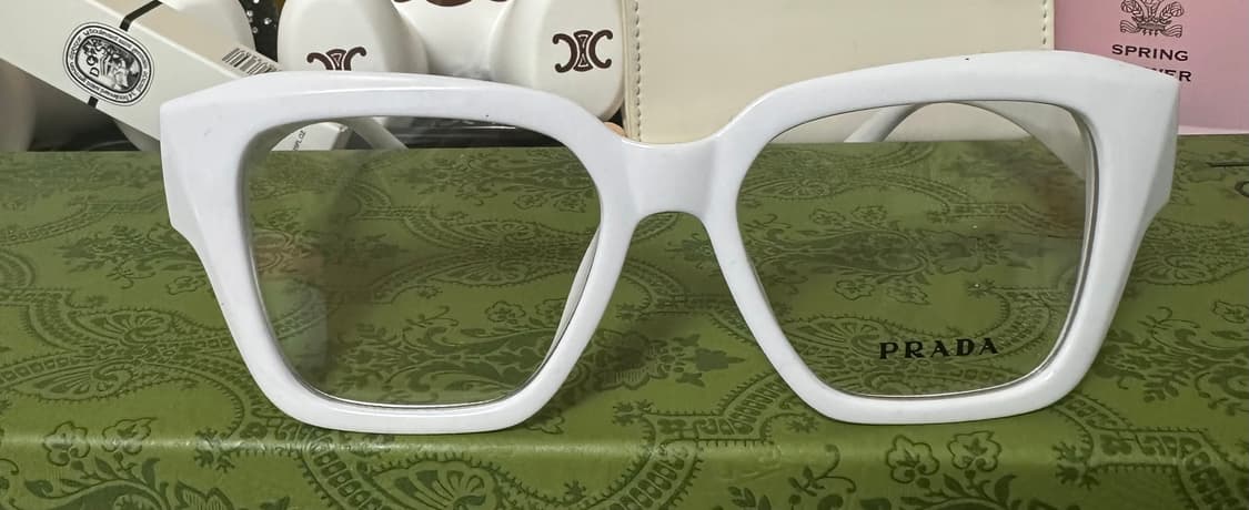 프라다 화이트 뿔테 안경 상품이미지1