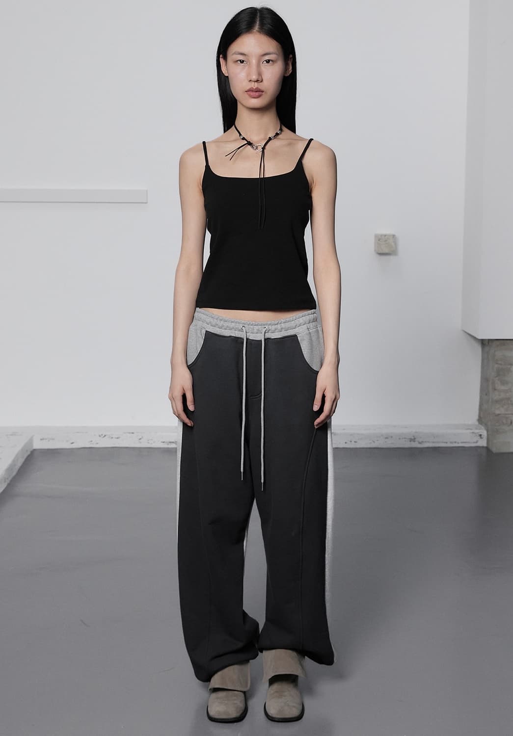 CERRIC REVERSE BANDING PANTS / CHARCOAL 상품이미지3