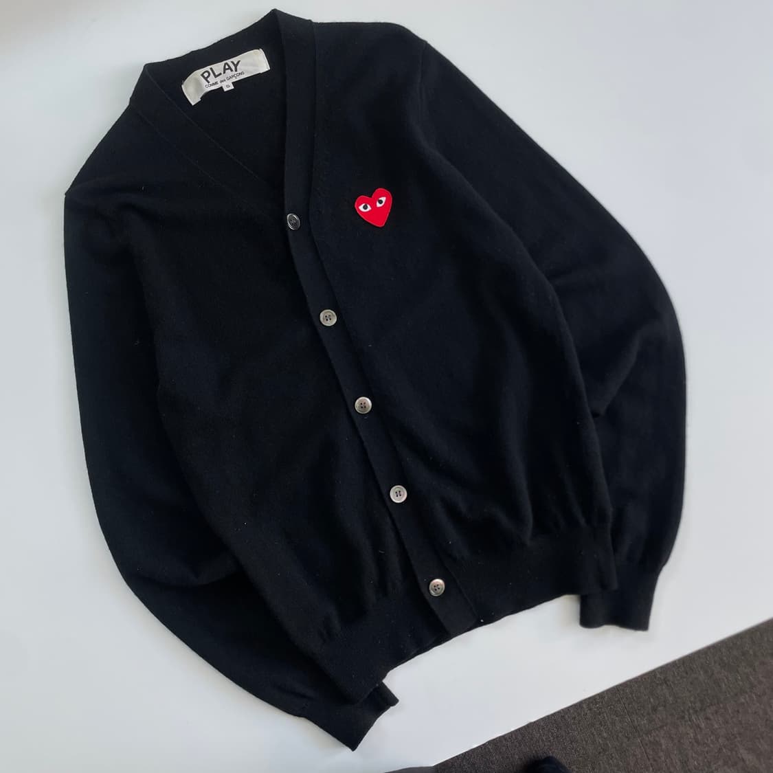 Comme Des Garsons 꼼데가르송 블랙 레드와펜 울 가디건 상품이미지2