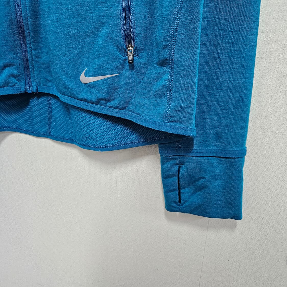 L 100 나이키 러닝 드라이핏 핑거홀 기능성 후드집업 블루 상품이미지3