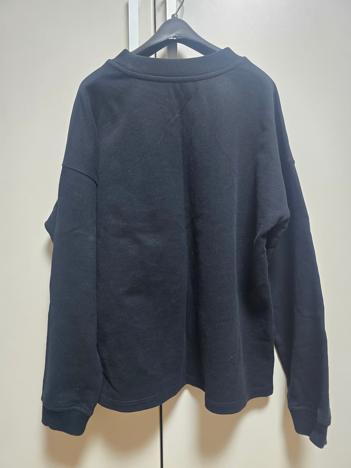 오프닝세레모니 스터드 맨투맨 상품이미지3