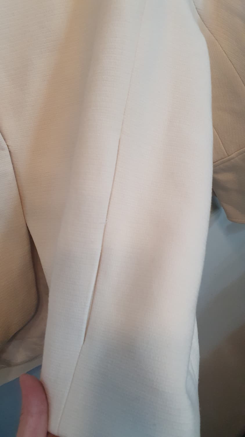 JJ지고트숏코트  88-90-160
세탁완료
너무이쁩니다
고급져요
착용감 상품이미지2