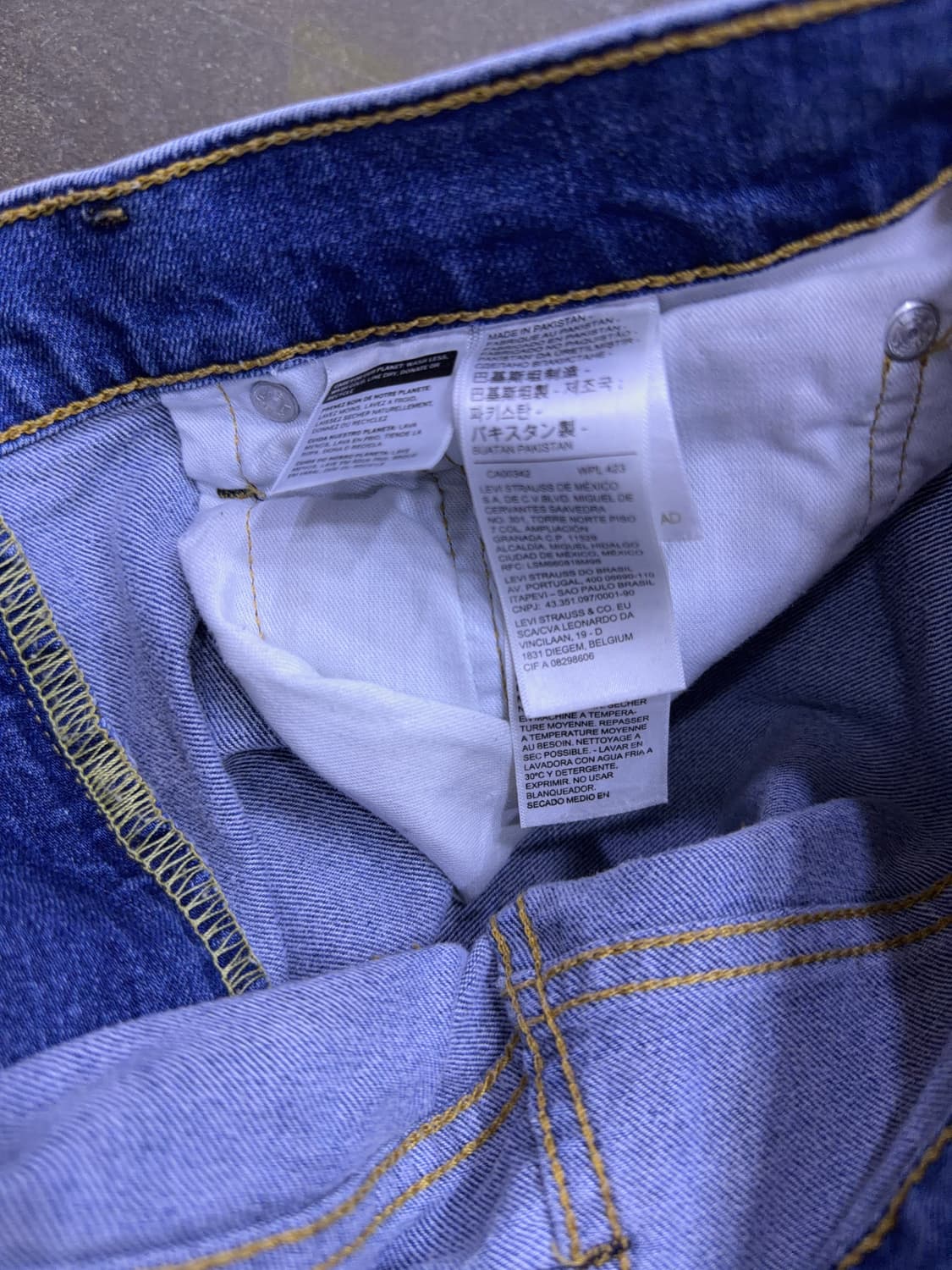 리바이스 502 테이퍼드핏 기능성 코튼 빈티지 중청 데님팬츠 32 상품이미지9