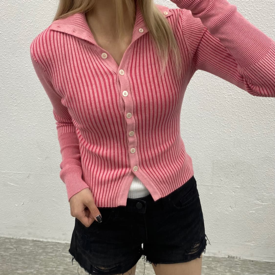 그레일즈 빅카라 딸기우유맛 버튼 니트 상품이미지1