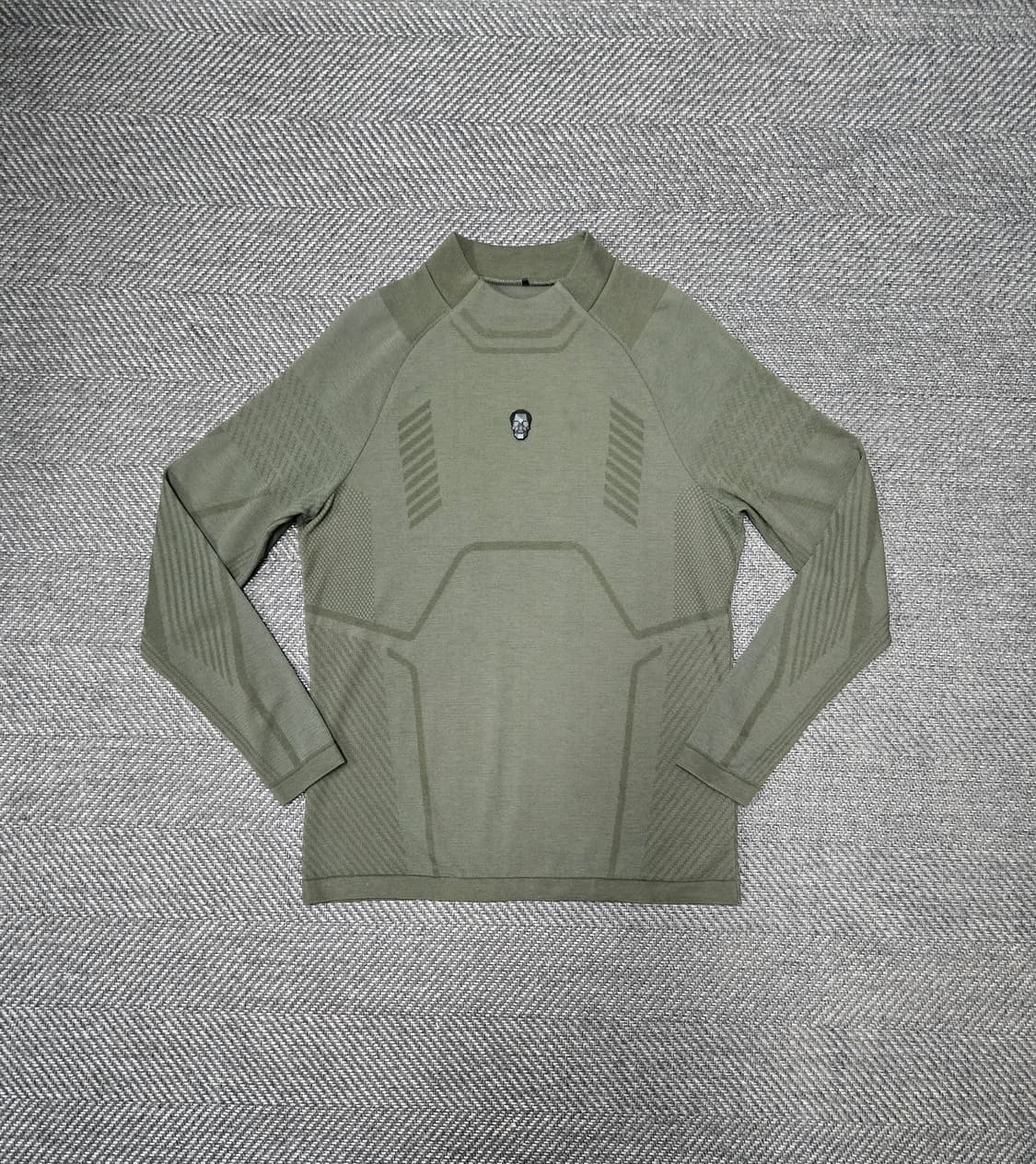 어메이징크리골프 A34MTS08-99 에어 로스페이스 수트 테크울 티셔츠 상품이미지3