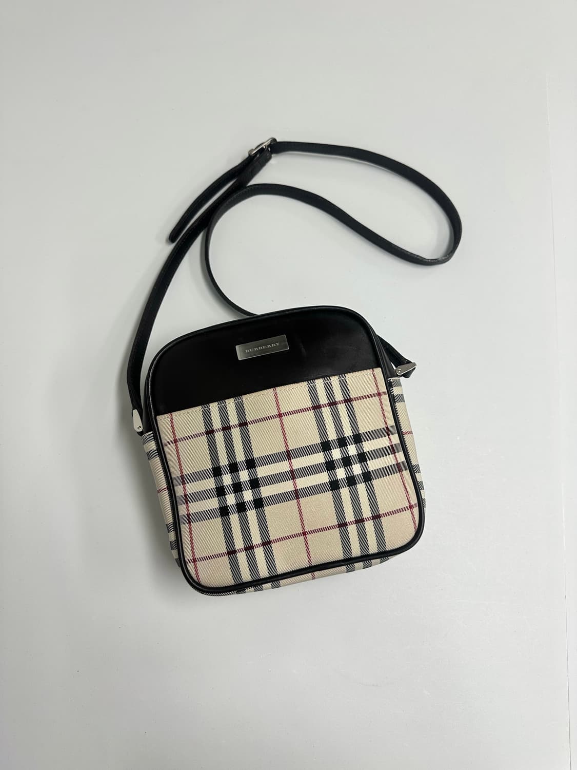 버버리 체크 메탈 로고 카메라백 크로스백 상품이미지4