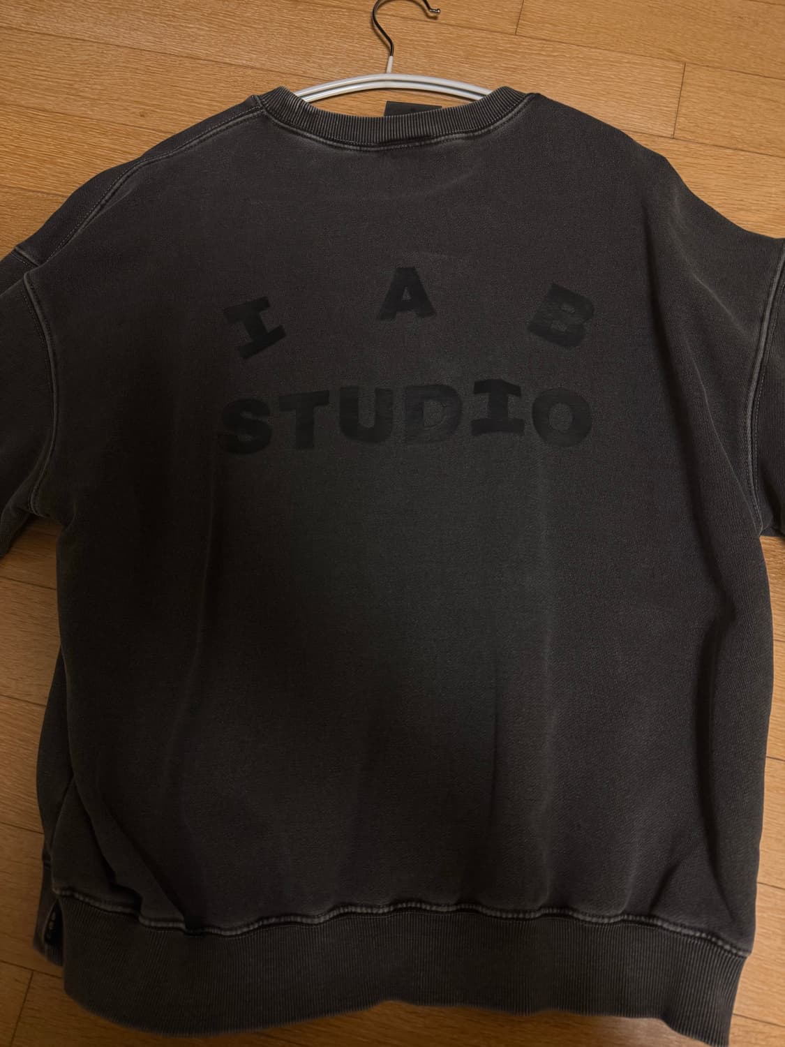 아이앱 스튜디오 피그먼트 스웨트셔츠 블랙 상품이미지2