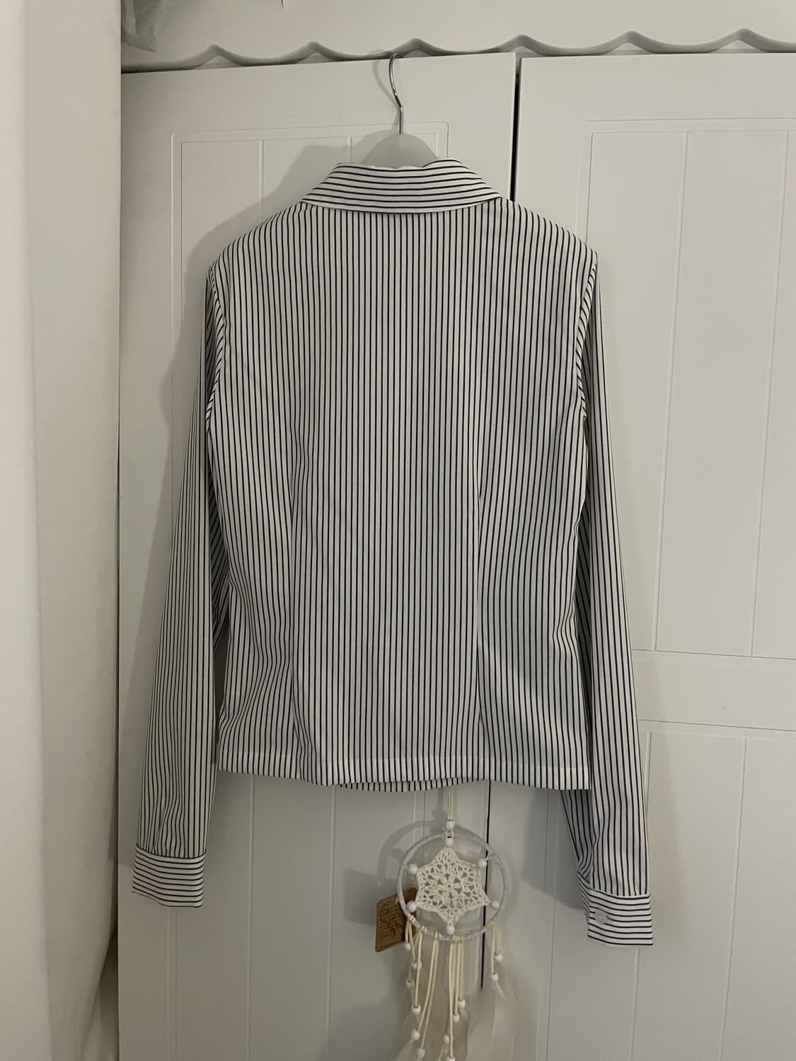 미치코런던 코시노 스트라이프 슬림핏 셔츠 아이보리 상품이미지3