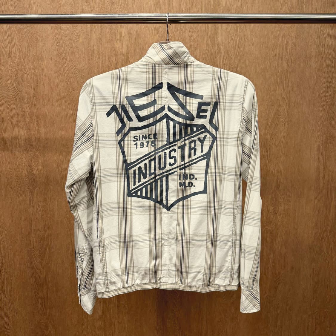 디젤 하이넥 체크 자켓 후면 빅 로고 프린팅 디테일 레귤러핏 베이지 체크 상품이미지3