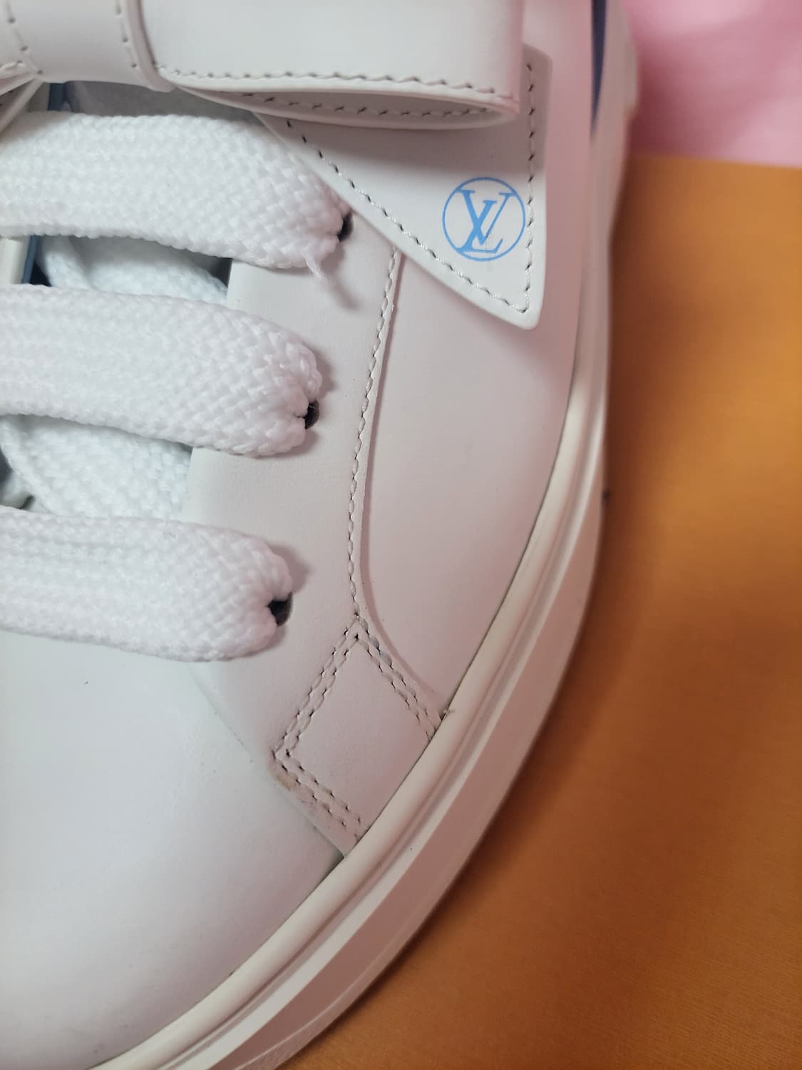 정품)급처명품세탁완료상태좋음!루이비통 리본 타임아웃 태연 스니커즈 운동화 상품이미지7