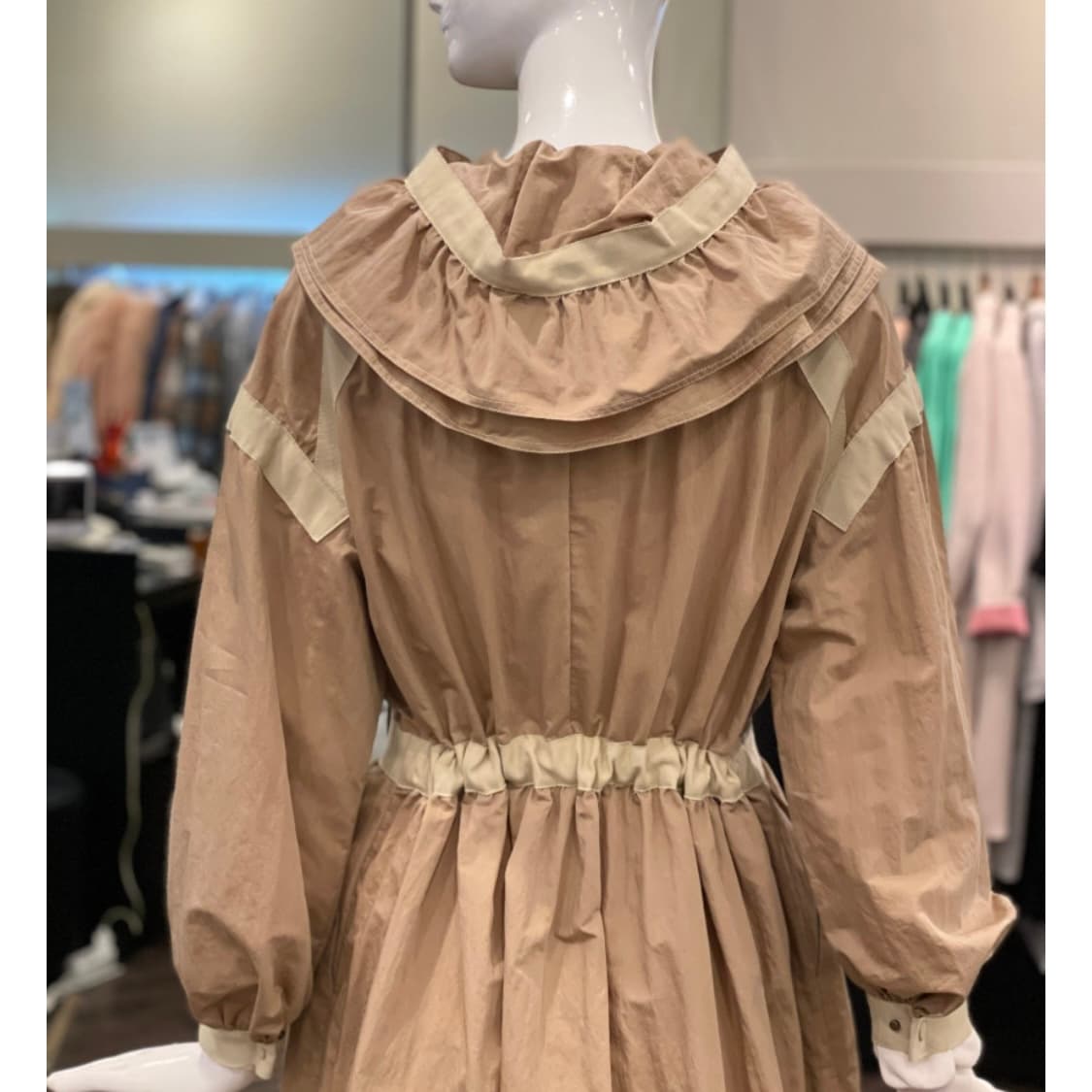 오즈세컨 케이프 칼라 테이핑 트렌치코트 상품이미지6