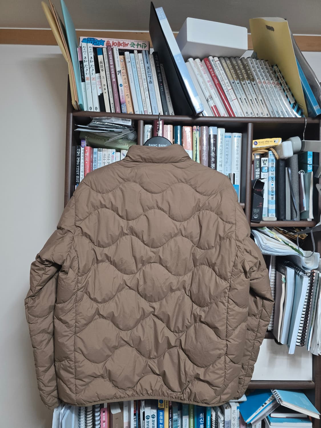 유니클로 울트라라이트다운 웨이브 퀄트 경량패딩

L 상품이미지2