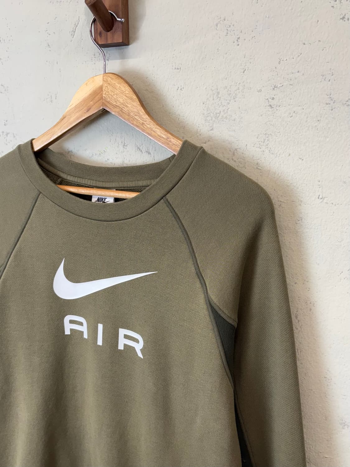 나이키 에어 스우시 빅로고 프린팅 맨투맨 카키 상품이미지4