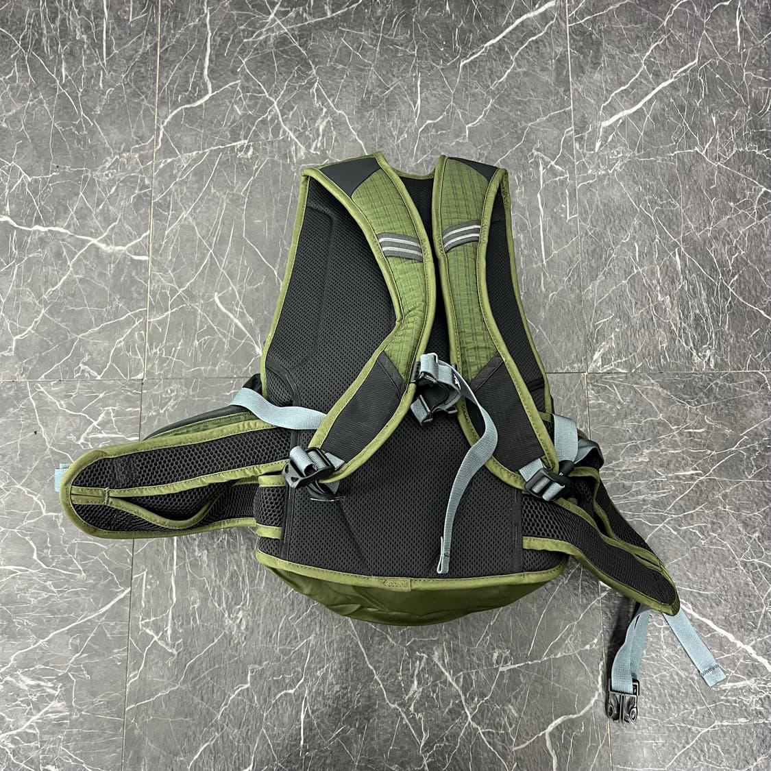 파타고니아 카탈리스트 백 팩 카키 상품이미지4