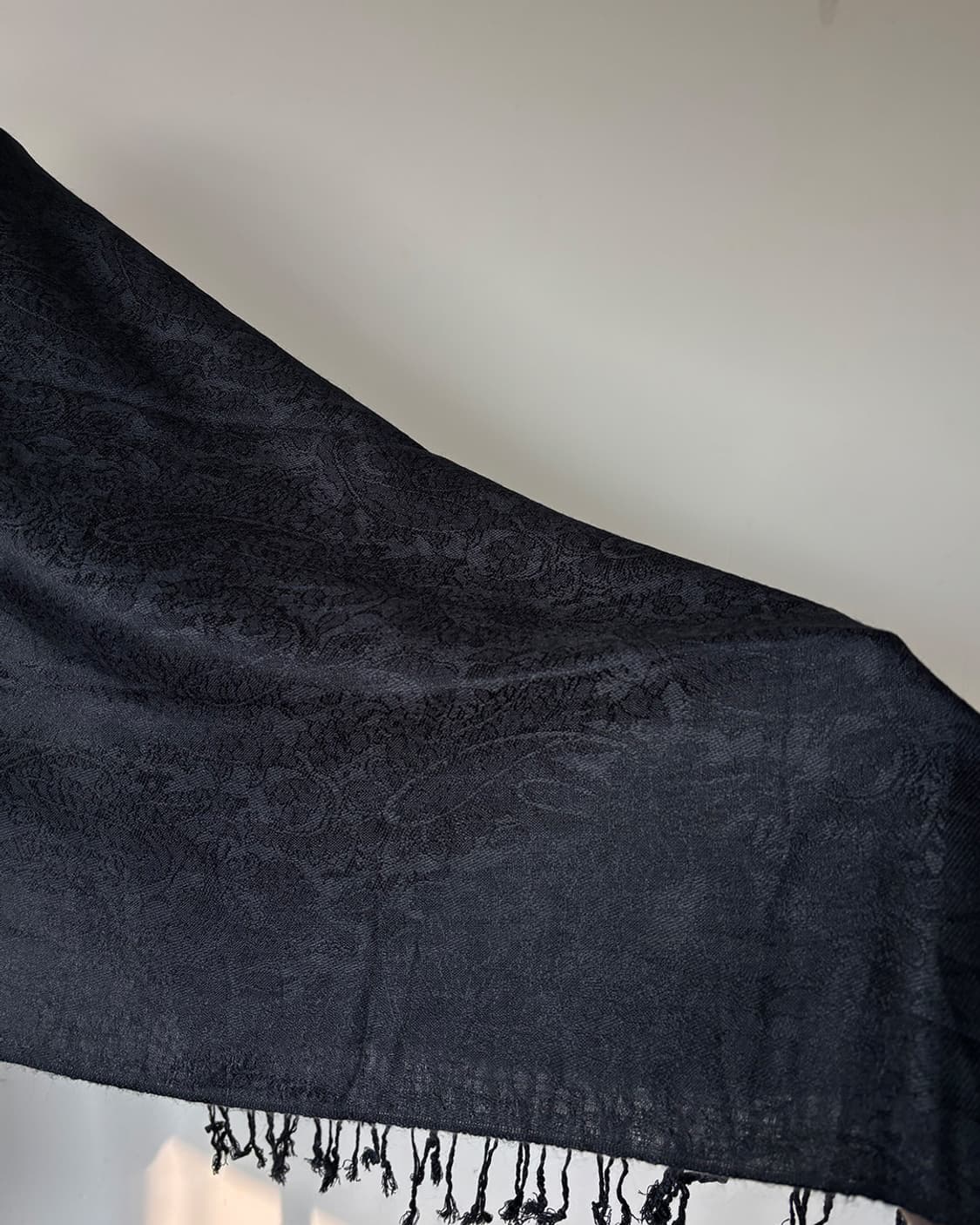 black tone paisley wide pashimina scarf 상품이미지6