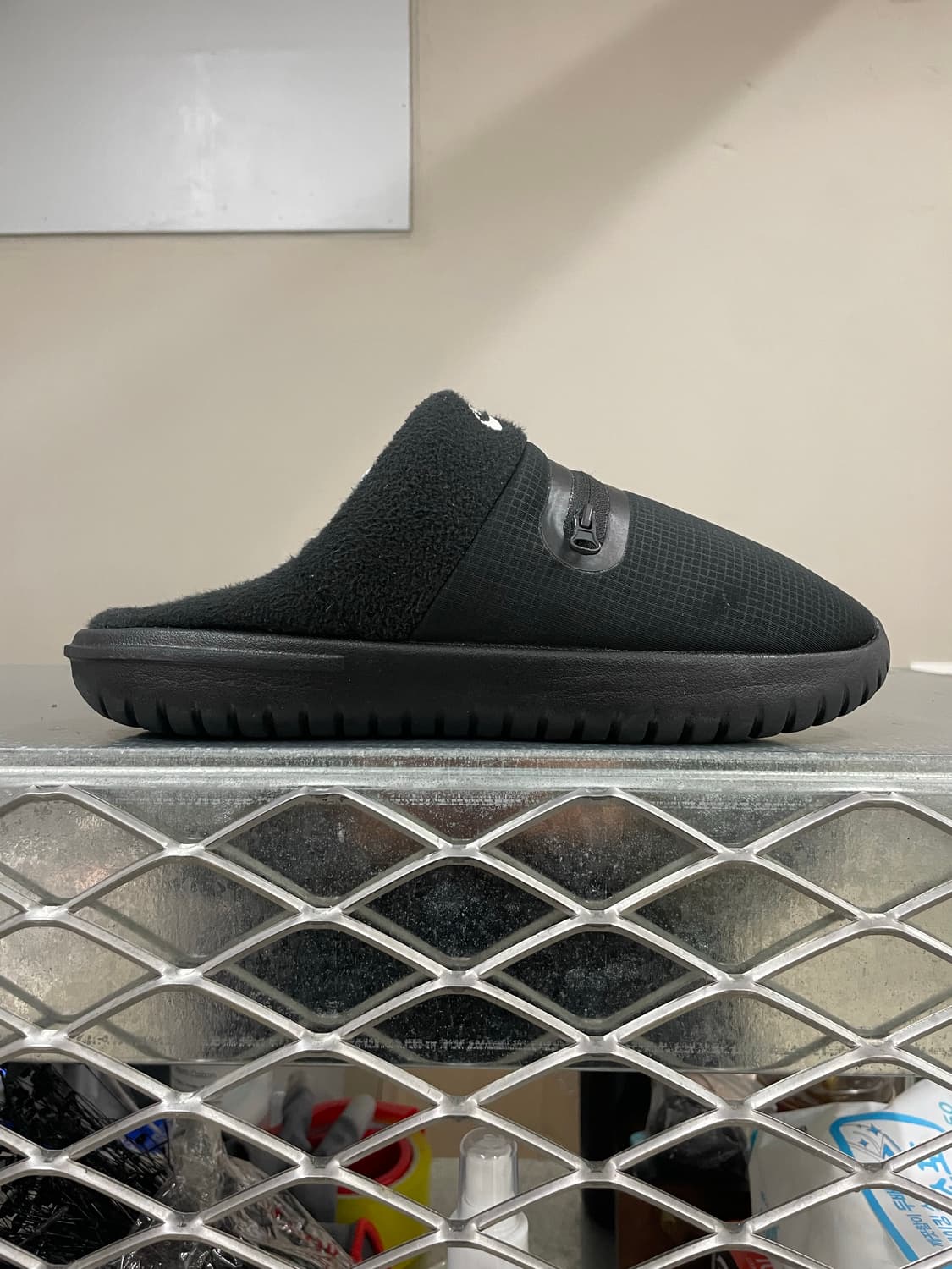 나이키 버로우 슬리퍼 블랙 메탈릭 실버 250 상품이미지4