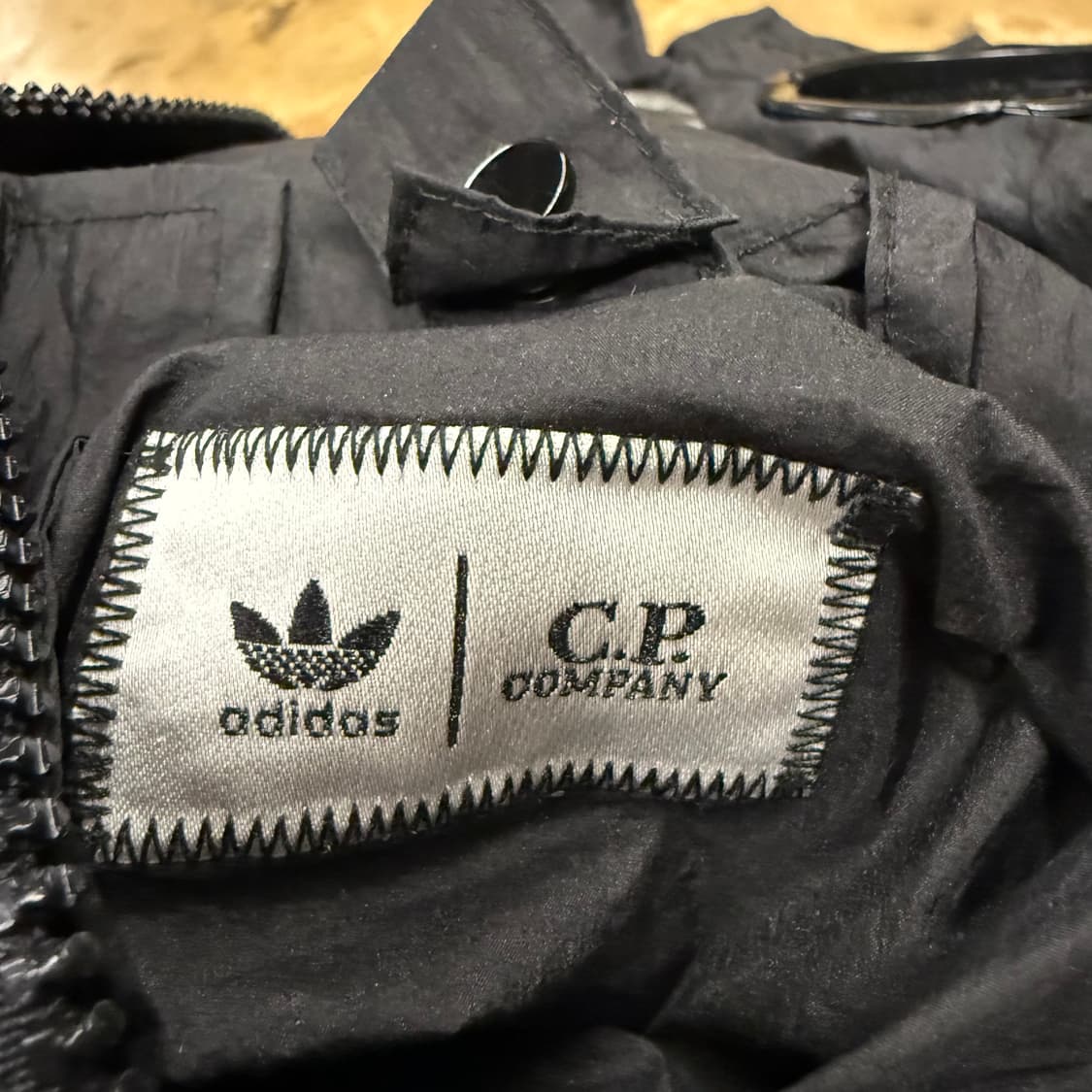 [정품] CP컴퍼니 x 아디다스 고글 후드 바람막이 블랙 b15 상품이미지5