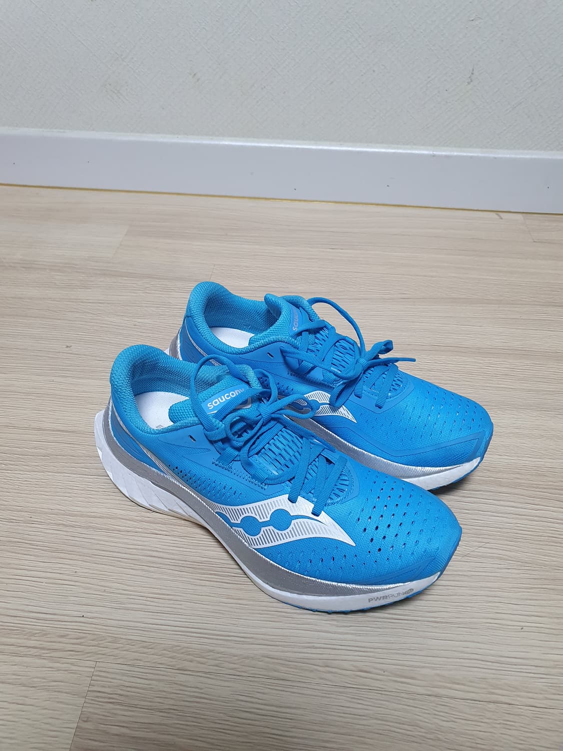 써코니 엔돌핀 스피드 4 러닝화 265 상품이미지2