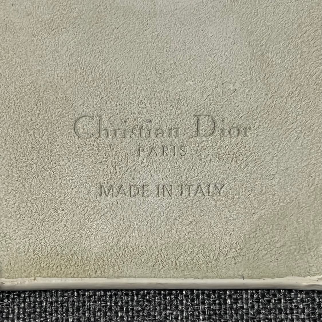 디올 아이폰 13 프로 뜨왈 드 주이 양가죽 맥세이프 케이스 상품이미지3