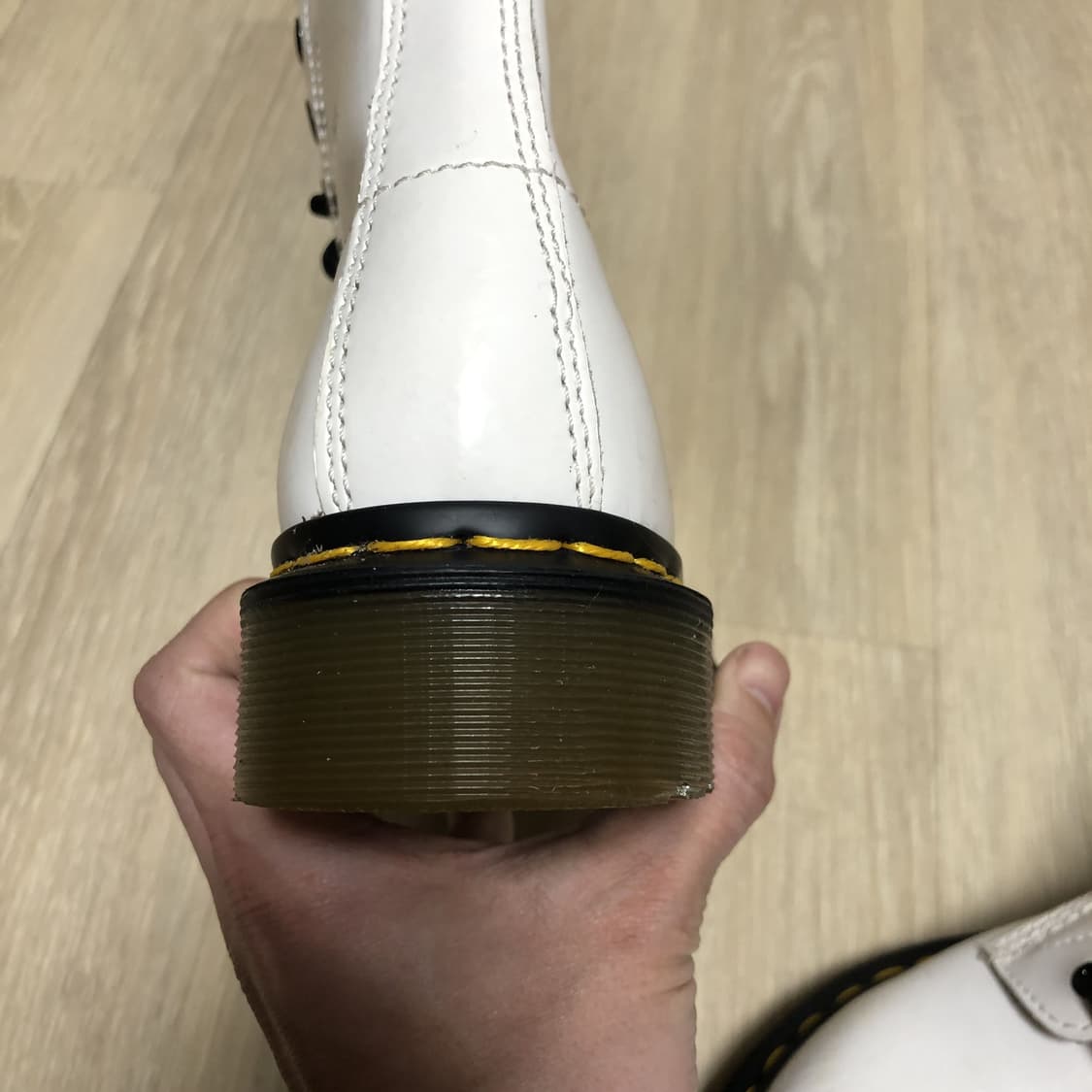 (230) 닥터마틴 1460 화이트 페이턴트 레더 8홀 부츠 워커 230 상품이미지6