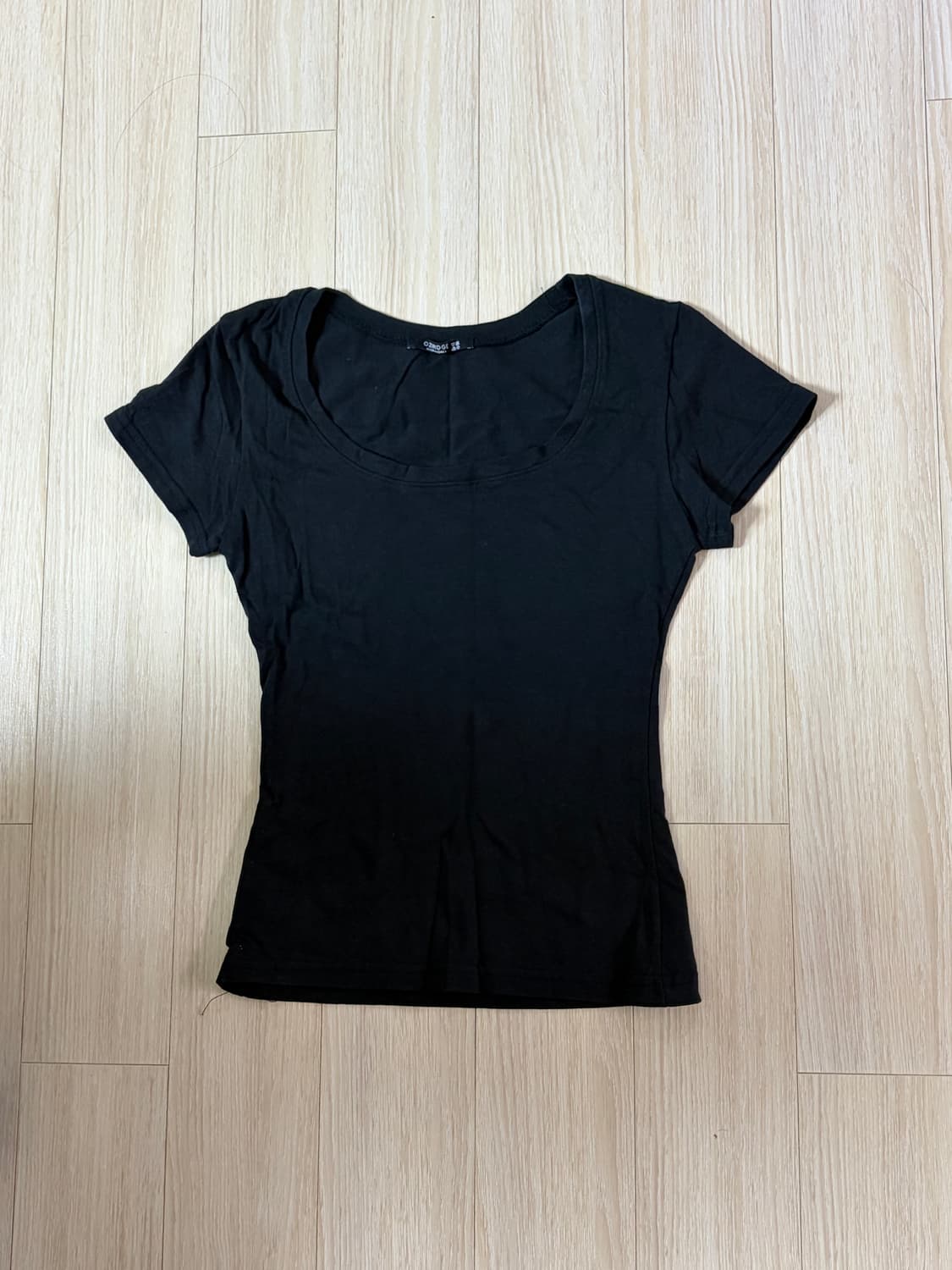 (실착1회) 블랙U넥 반팔티 상품이미지1