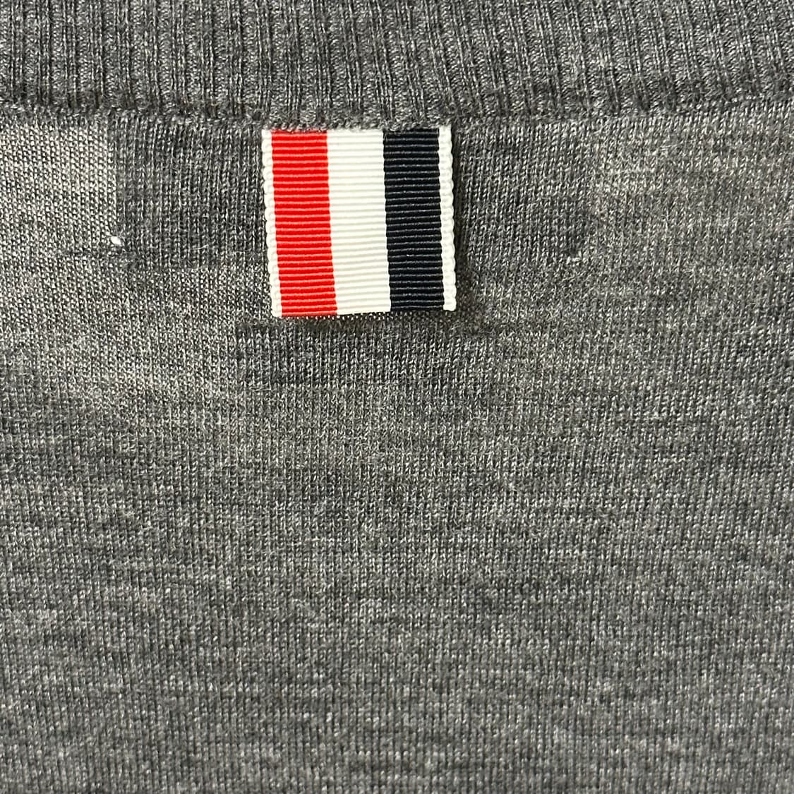 [4] 톰브라운 사선완장 메리노 울 니트 그레이 상품이미지4