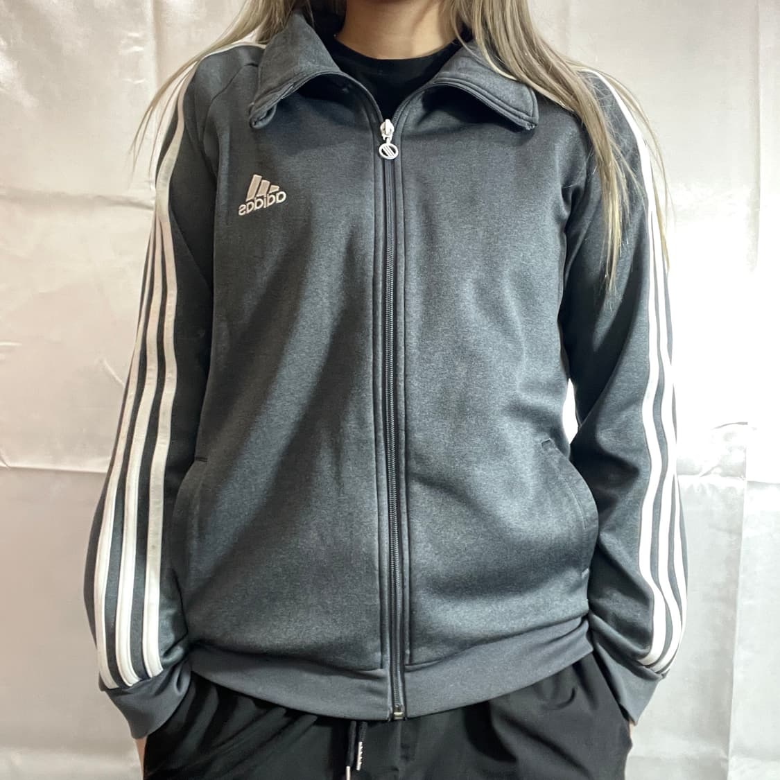 아디다스 그레이 삼각 로고 져지 상품이미지1