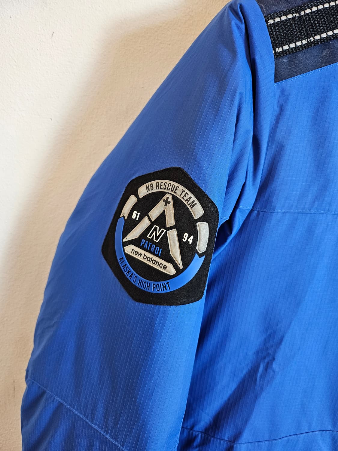 뉴발란스 RESCUE TEAM 구스다운 패딩 90 M 상품이미지2