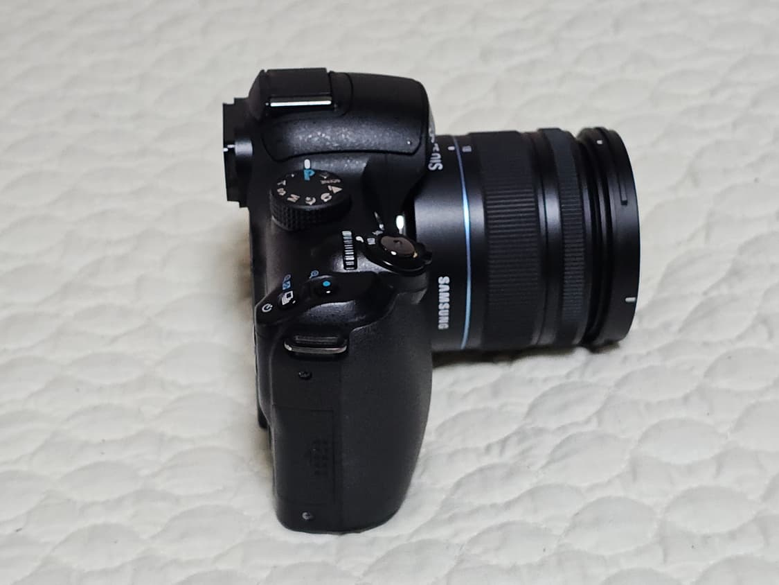 삼성 NX10 카메라와 18-55mm 렌즈 상품이미지8