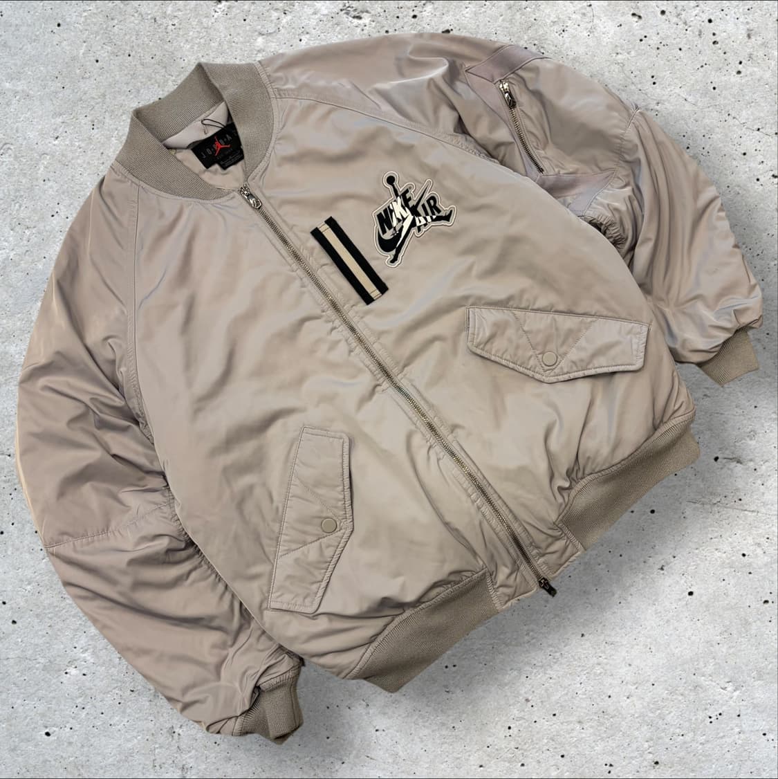 [M] 나이키 점프맨 윙스 조던 봄버 자켓 그레이 B600 상품이미지2