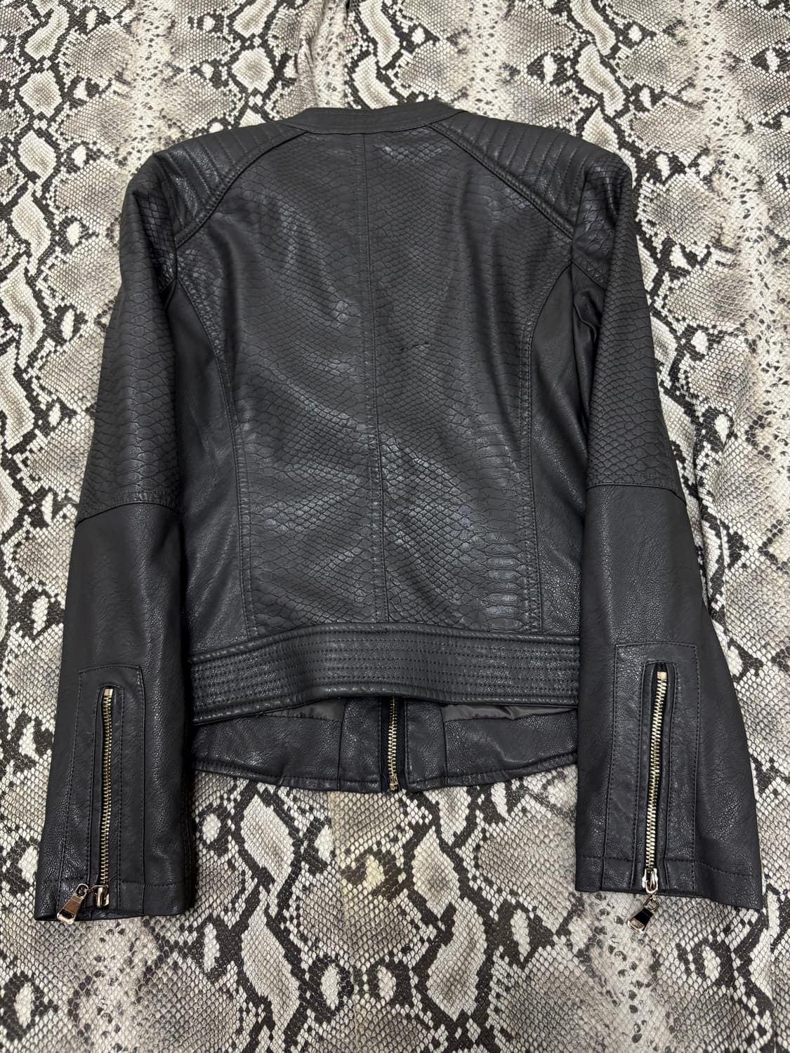 “Vintage” 00’s Design Grey Python Leathe 상품이미지6