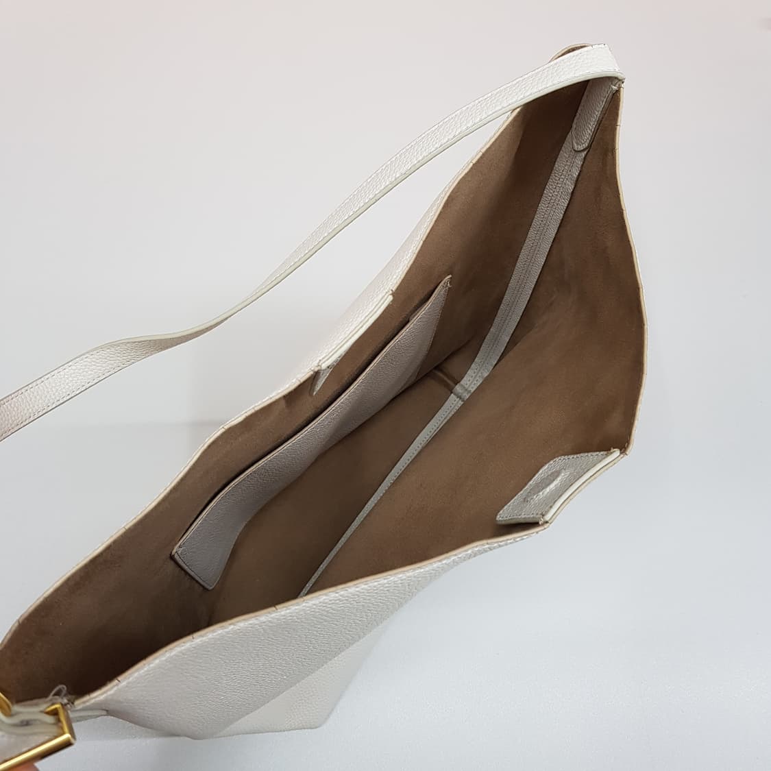 한섬 시스템 2023 라미네이팅 가죽  숄더백 상품이미지5