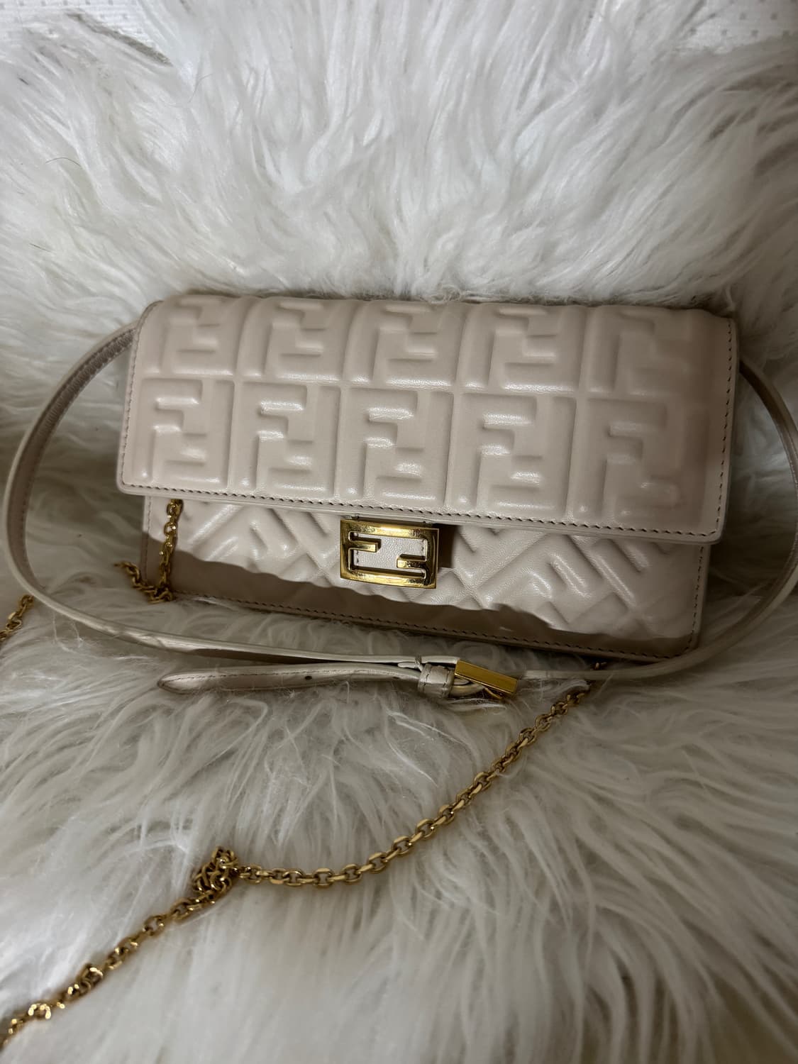펜디 FF 모티브 체인 바게트 월렛 화이트 가방 상품이미지2
