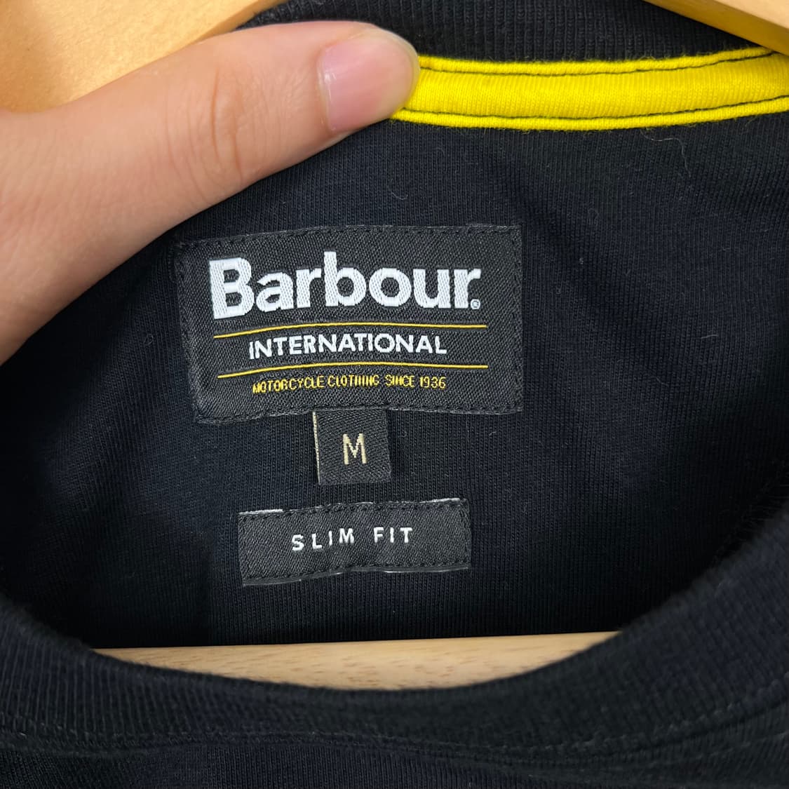 BARBOUR 바버 인터네셔널 블랙 반팔티 상품이미지4