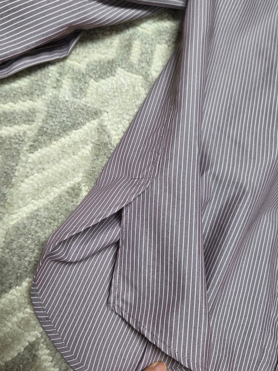 niceclaup
라벤더 퍼플 스트라이프 셔츠 상품이미지3