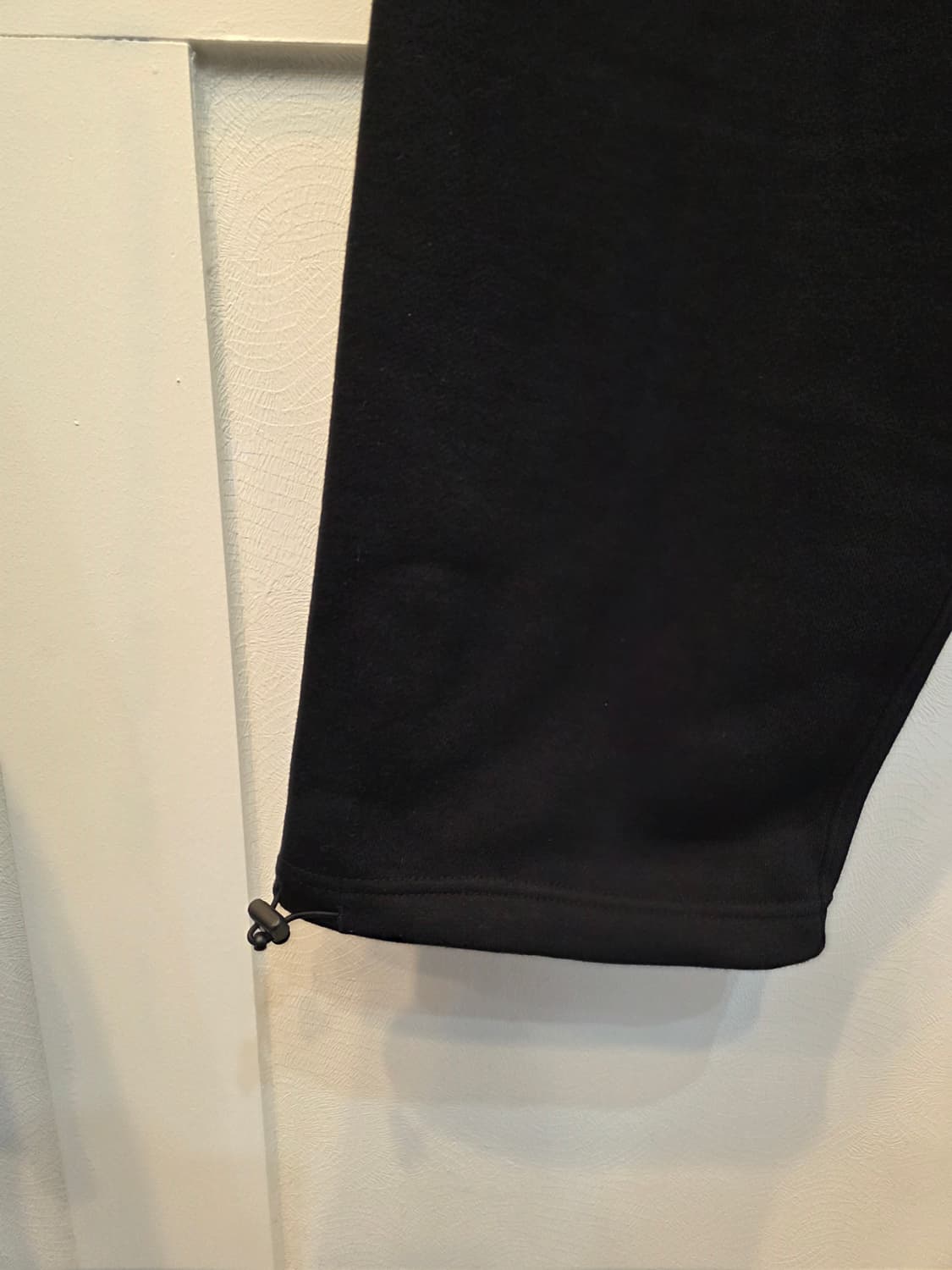 PLAYIVN 블랙 그래피티 스웨트 팬츠 상품이미지4