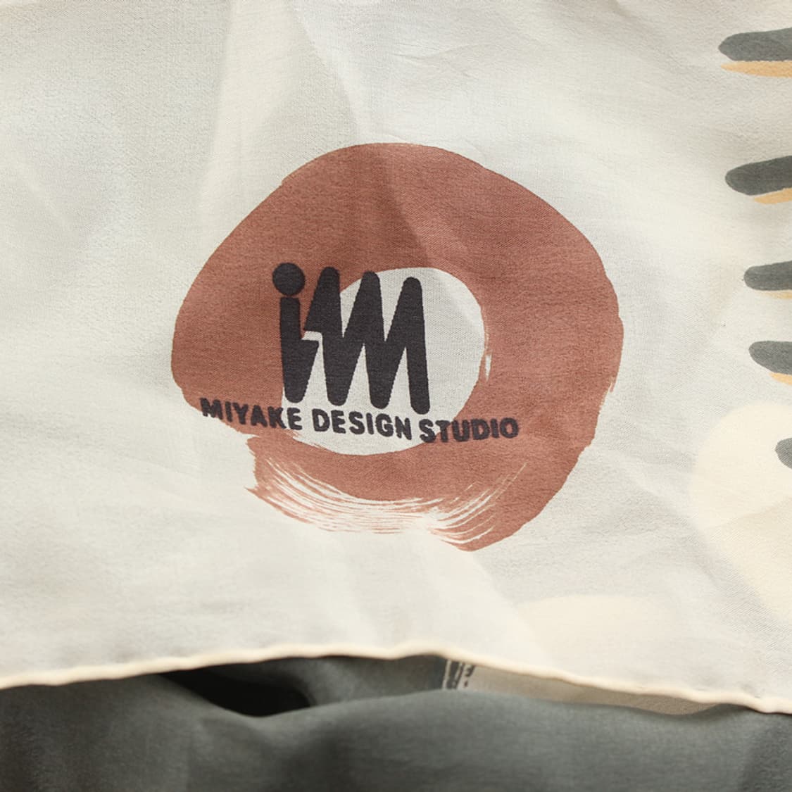 이세이 멀티 로고패턴 실크 빅스카프 상품이미지4